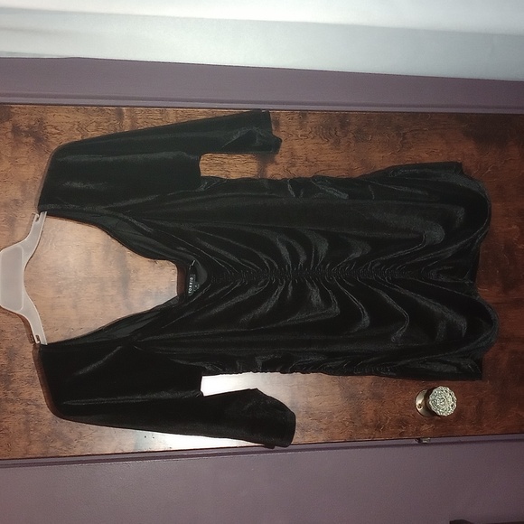 NWT Torrid Velvet Shirred Front Blouse Size 4 4x 26w - Picture 3 of 6